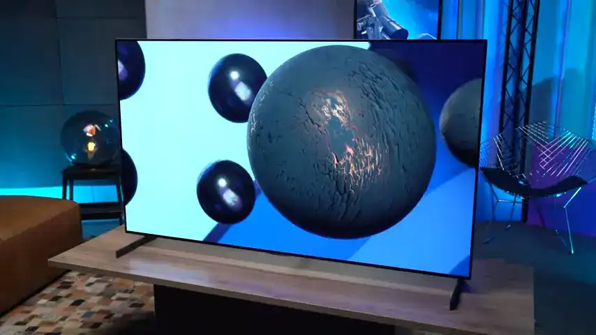 Телевизор LG в комнате